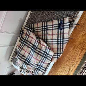 100% cashmere winter scarf!!!  Excellent condition.  BURBERRY